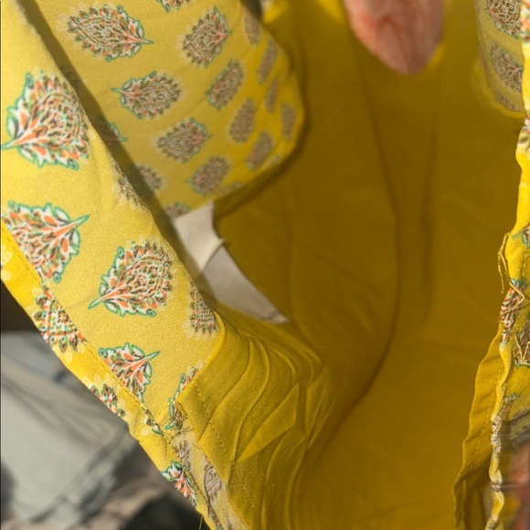 Banana Republic Yellow W/ Decorative Motif Patterned Top - Picture 4 of 6